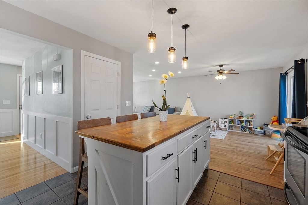 Interior, Kitchen, Pendant Lights, Recessed Lighting, Wood Texture Flooring