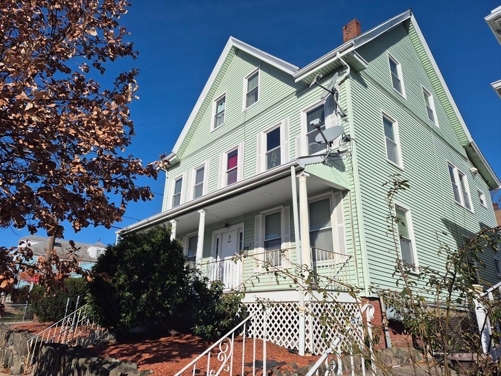 Exterior, Facade, Queen Anne Victorian