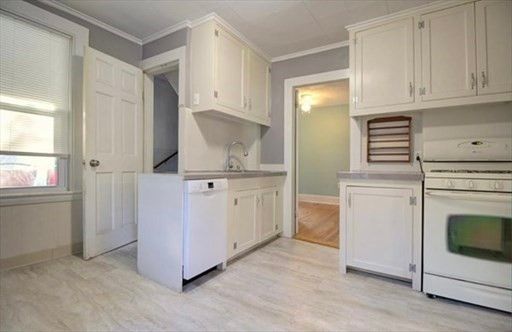 Interior, Kitchen, Washer, Wood Texture Flooring