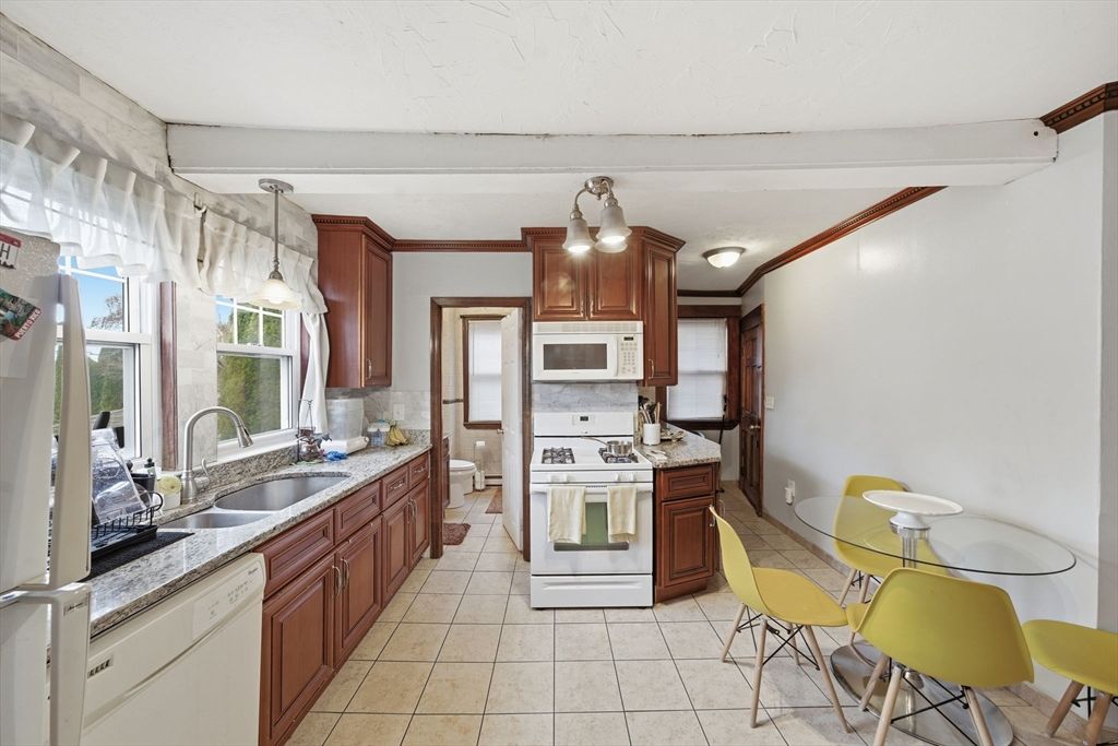 Dining room, Interior, Kitchen, Pendant Lights