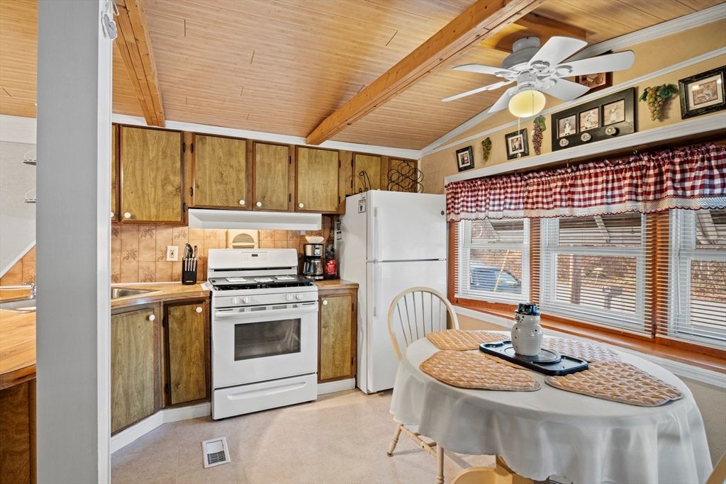 Dining room, Interior, Kitchen, Wooden Beams, Wooden Ceilings