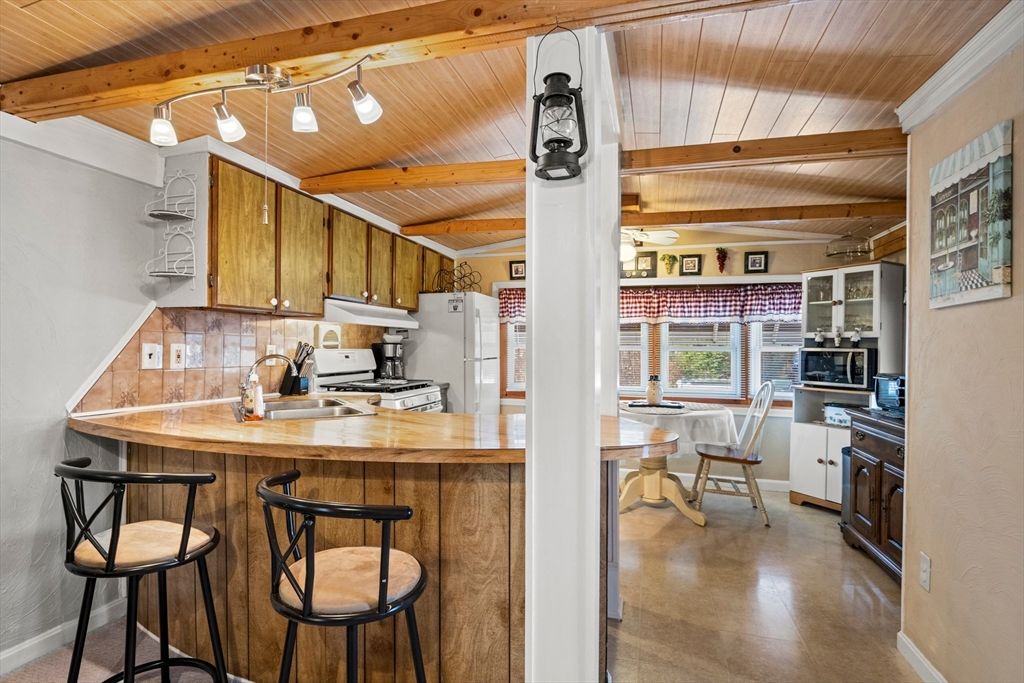Dining room, Interior, Kitchen, Wooden Beams, Wooden Ceilings