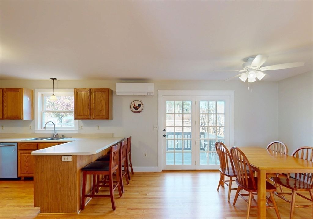 Dining room, Interior, Kitchen, Pendant Lights, Wood Texture Flooring