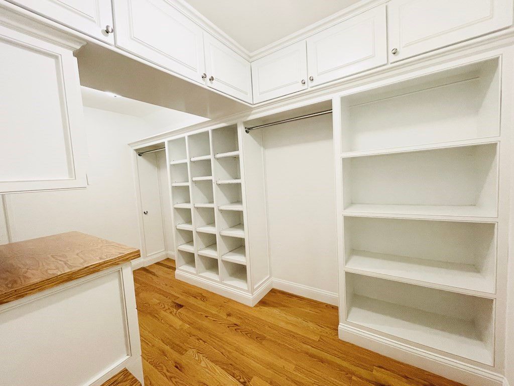Interior, Walk-in Closets, Wood Texture Flooring