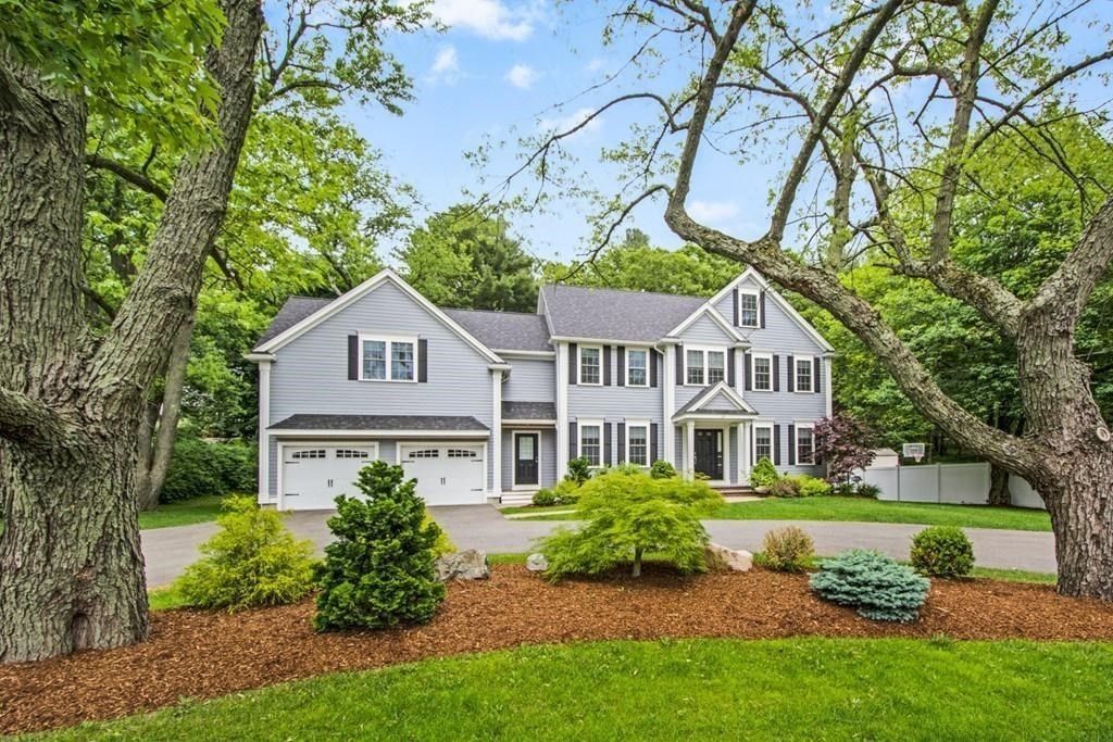 Attached, Exterior, Facade, Farmhouse