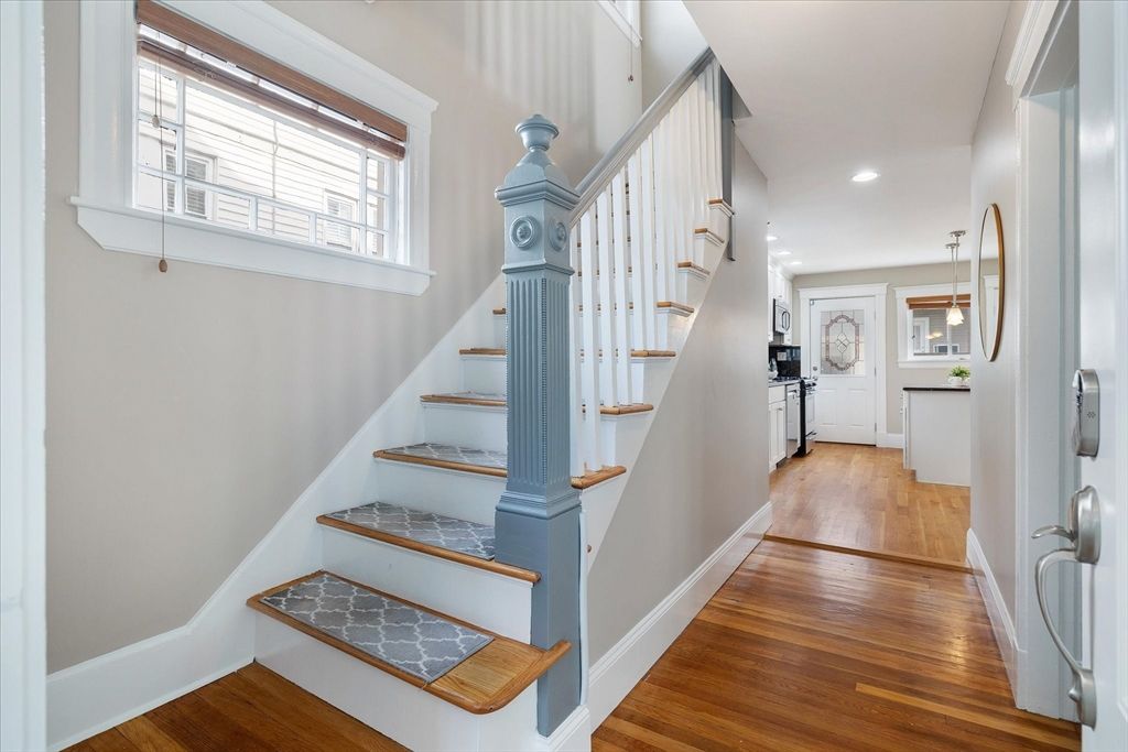 Interior, Pendant Lights, Recessed Lighting, Wood Texture Flooring