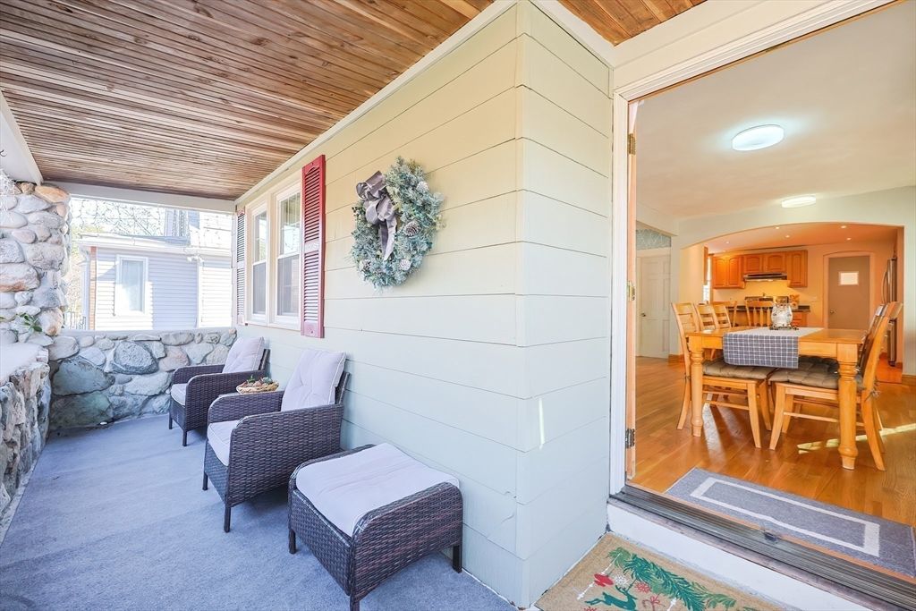 Dining room, Interior, Kitchen, Recessed Lighting, Stone Walls, Wooden Ceilings, Wood Texture Flooring