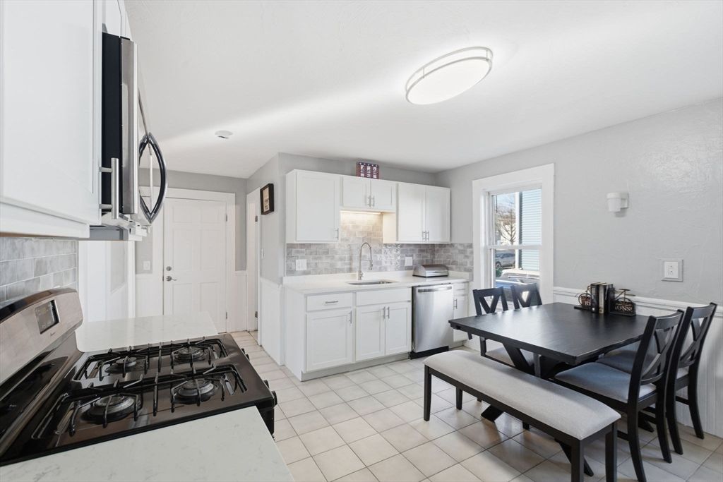 Dining room, Interior, Kitchen, Stainless Steel Appliances