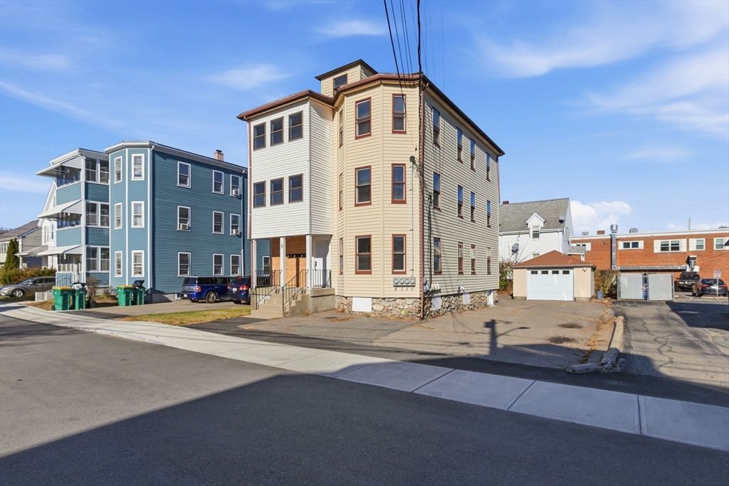 Detached Garage, Exterior, Facade, Rowhouse