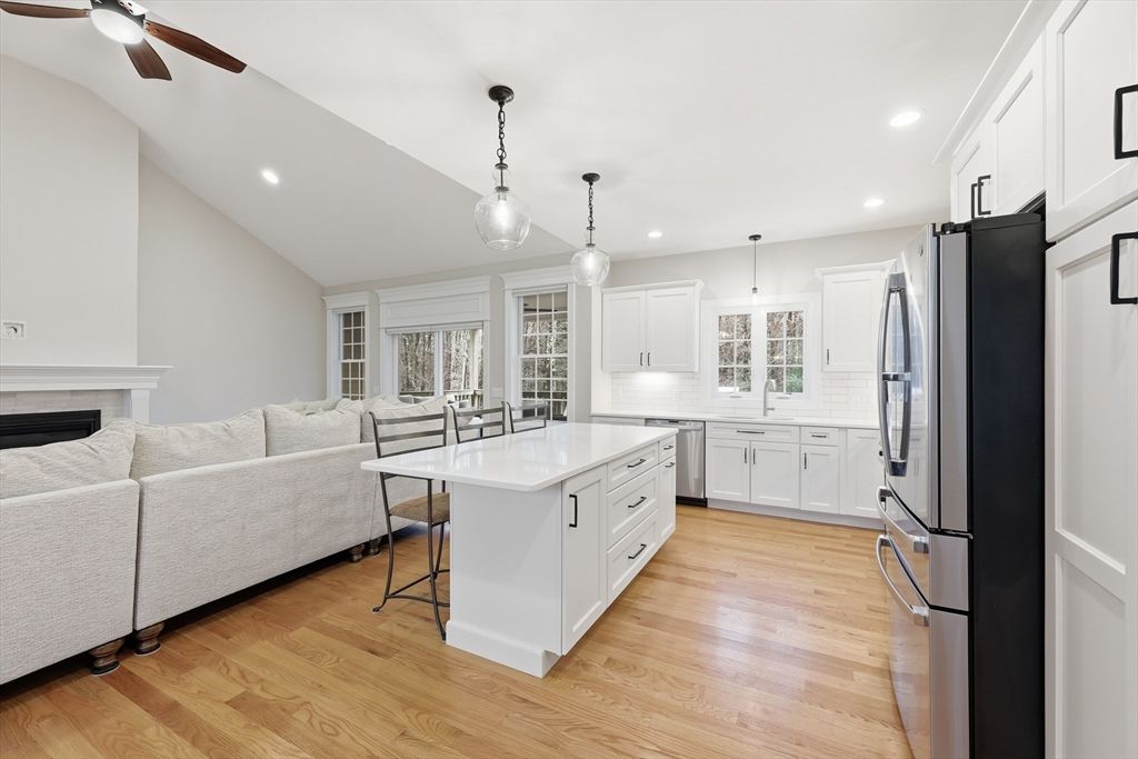 Interior, Kitchen, Living room, Pendant Lights, Recessed Lighting, Wood Texture Flooring