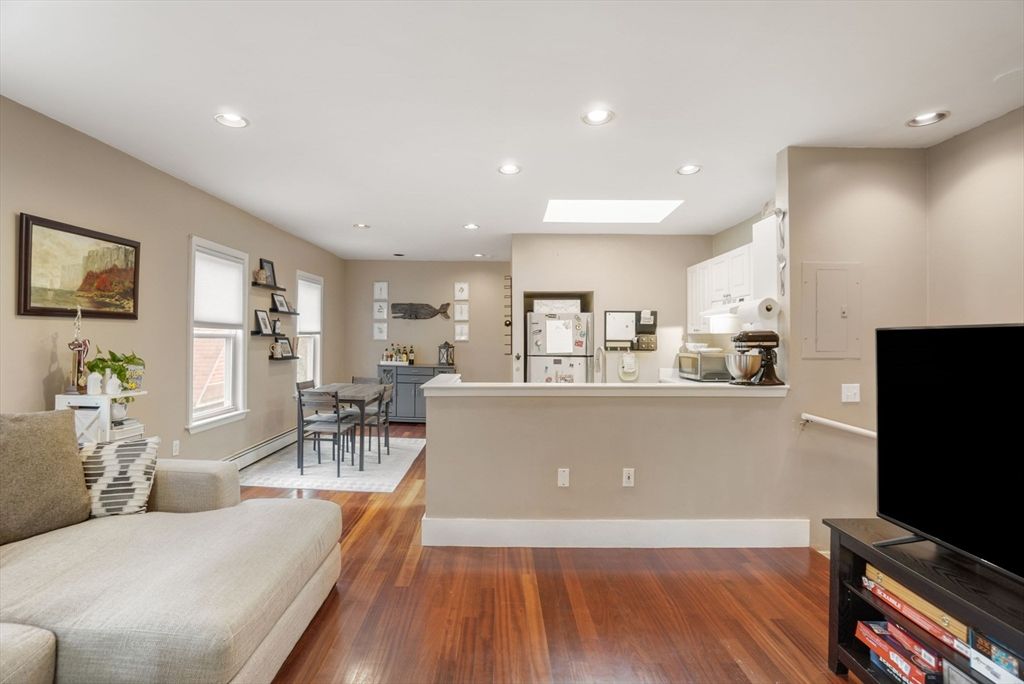 Dining room, Interior, Living room, Recessed Lighting, Wood Texture Flooring