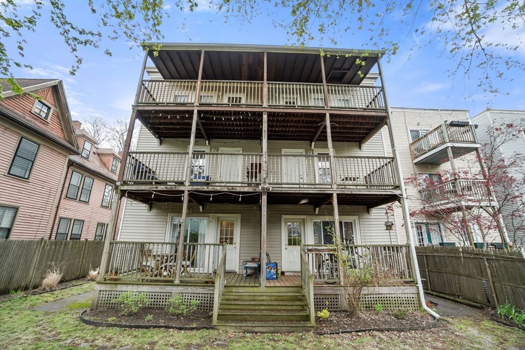 Exterior, Facade, American Foursquare