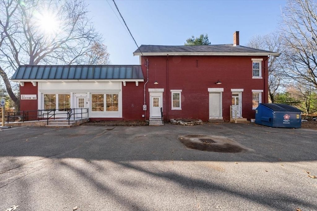 Backyard, Exterior, Facade, Split Level