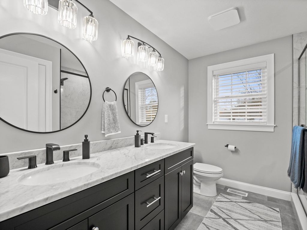 Bathroom, Dual Sink Vanities, Interior