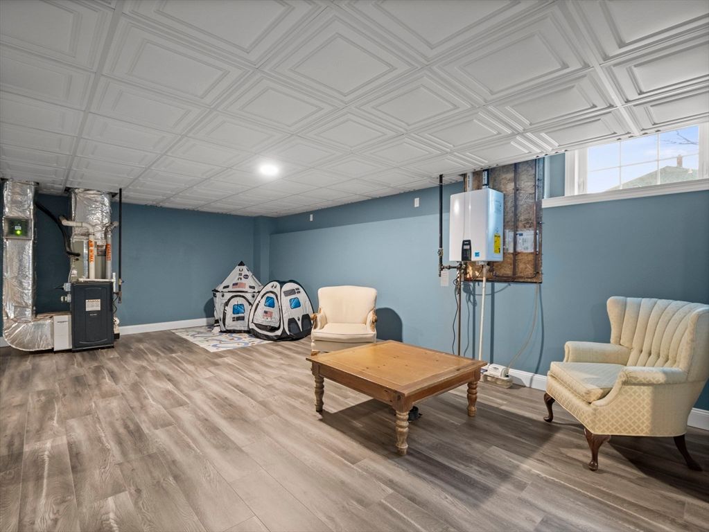 Interior, Recessed Lighting, Wood Texture Flooring