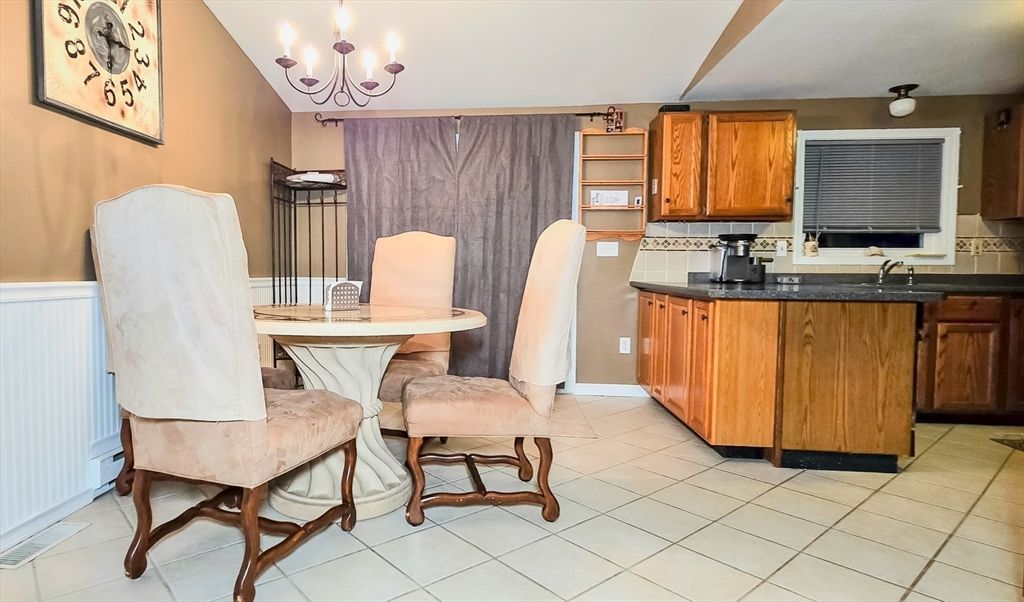 Chandelier, Dining room, Interior, Kitchen