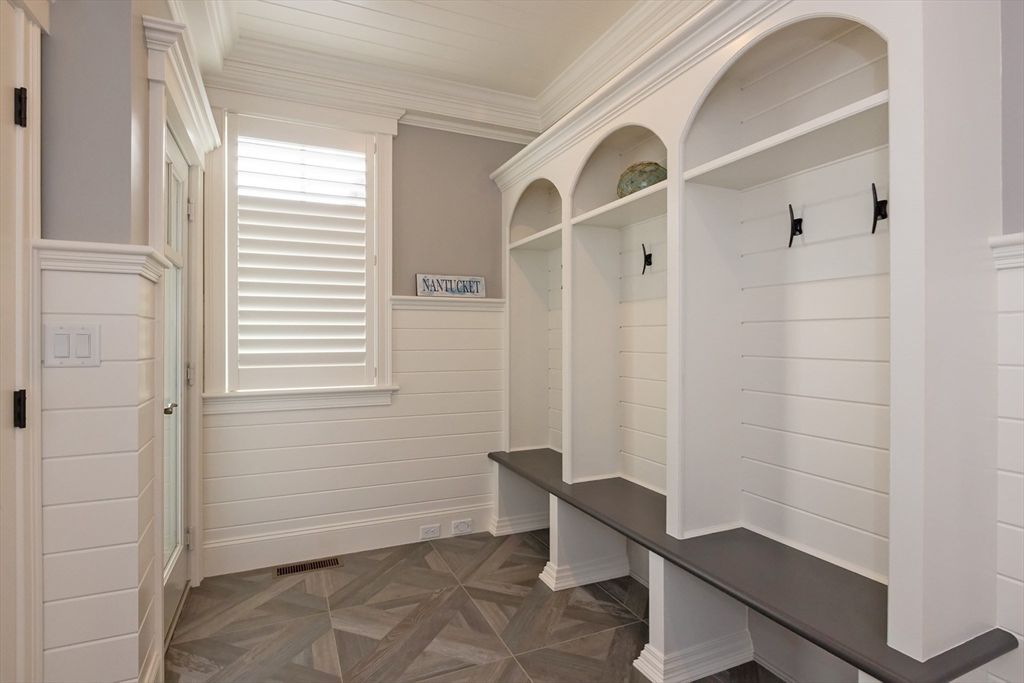 Interior, Walk-in Closets, Wood Texture Flooring