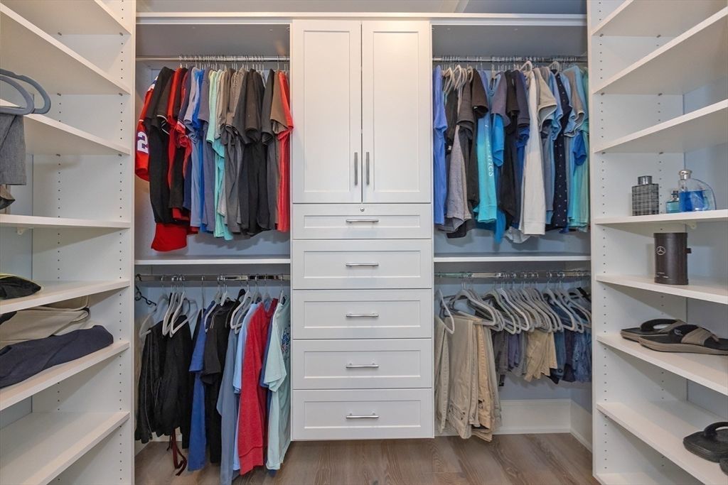 Interior, Walk-in Closets, Wood Texture Flooring