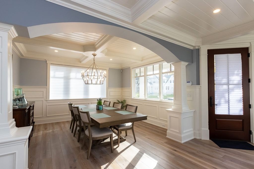 Chandelier, Dining room, Interior, Recessed Lighting, Wood Texture Flooring