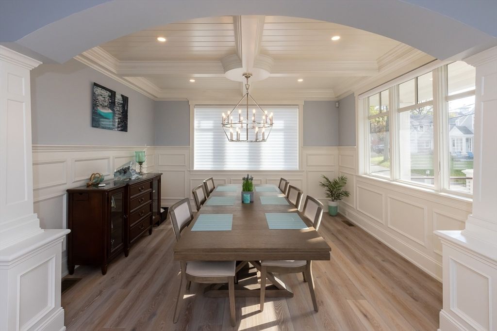 Chandelier, Dining room, Interior, Recessed Lighting, Wood Texture Flooring