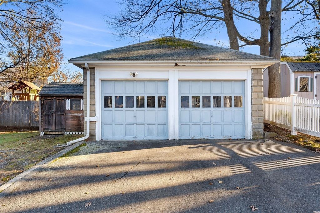 Detached Garage, Exterior