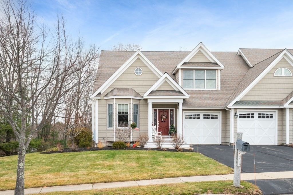 Attached, Exterior, Facade, American Craftsman