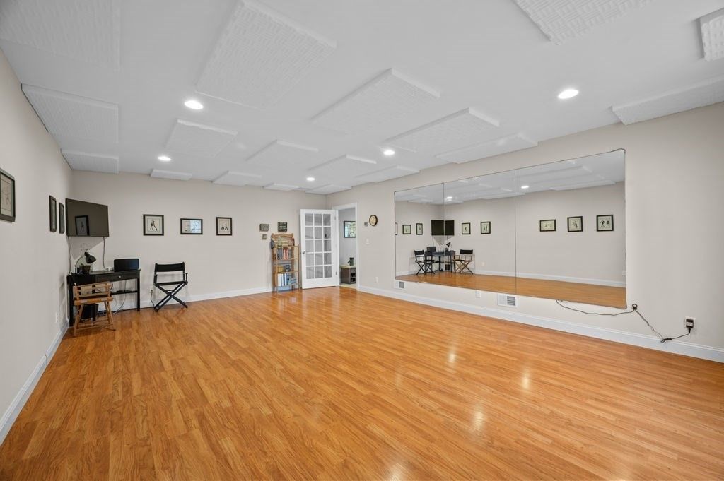 Interior, Recessed Lighting, Wood Texture Flooring