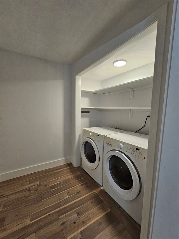 Interior, Recessed Lighting, Washer, Wood Texture Flooring