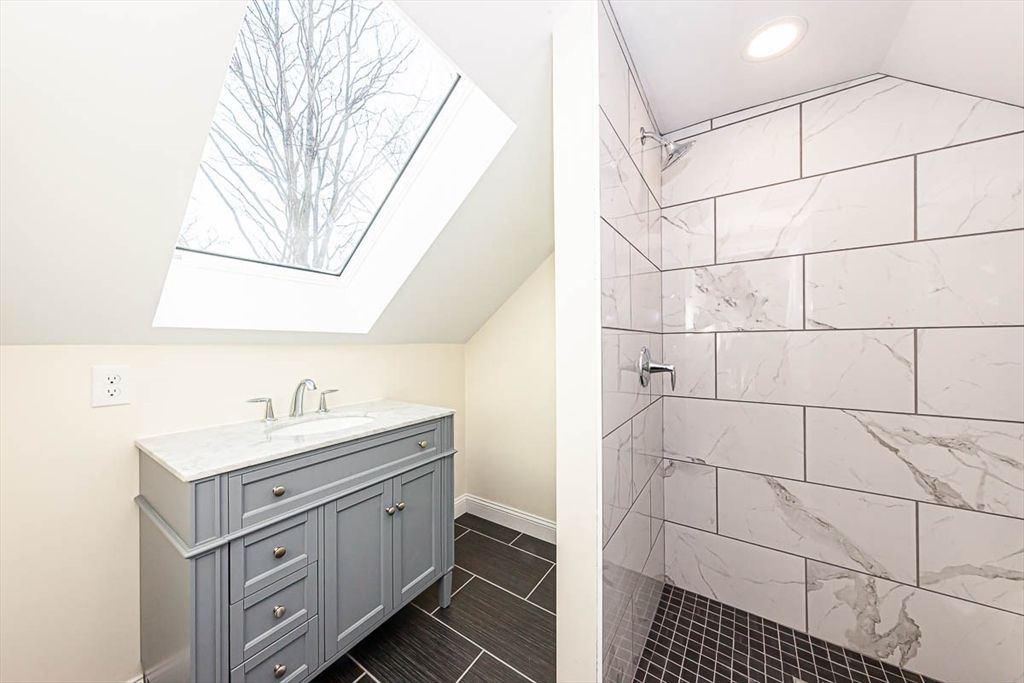 Bathroom, Interior, Marble Walls, Recessed Lighting