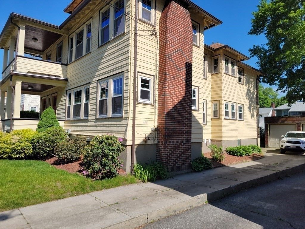 Exterior, Facade, Queen Anne Victorian