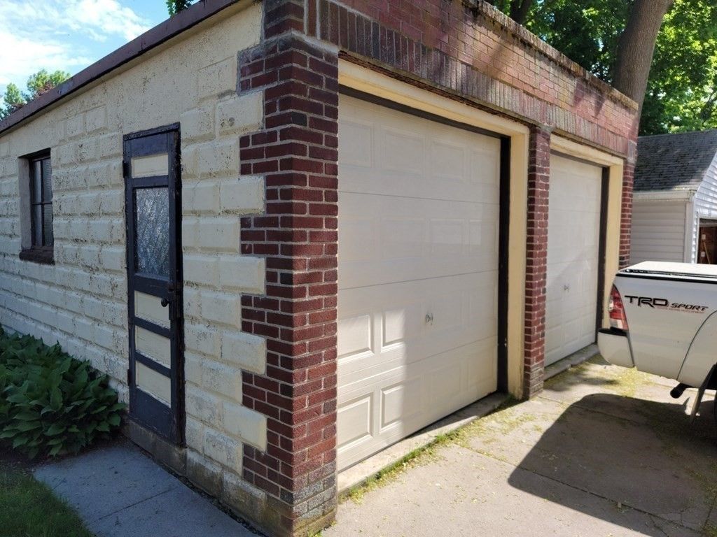 Detached Garage, Exterior