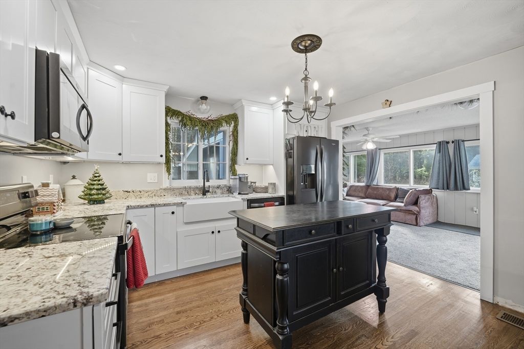 Chandelier, Interior, Kitchen, Recessed Lighting, Wood Texture Flooring