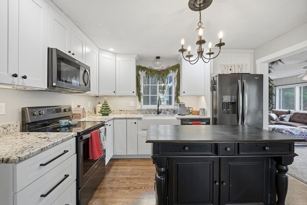 Chandelier, Interior, Kitchen, Wood Texture Flooring