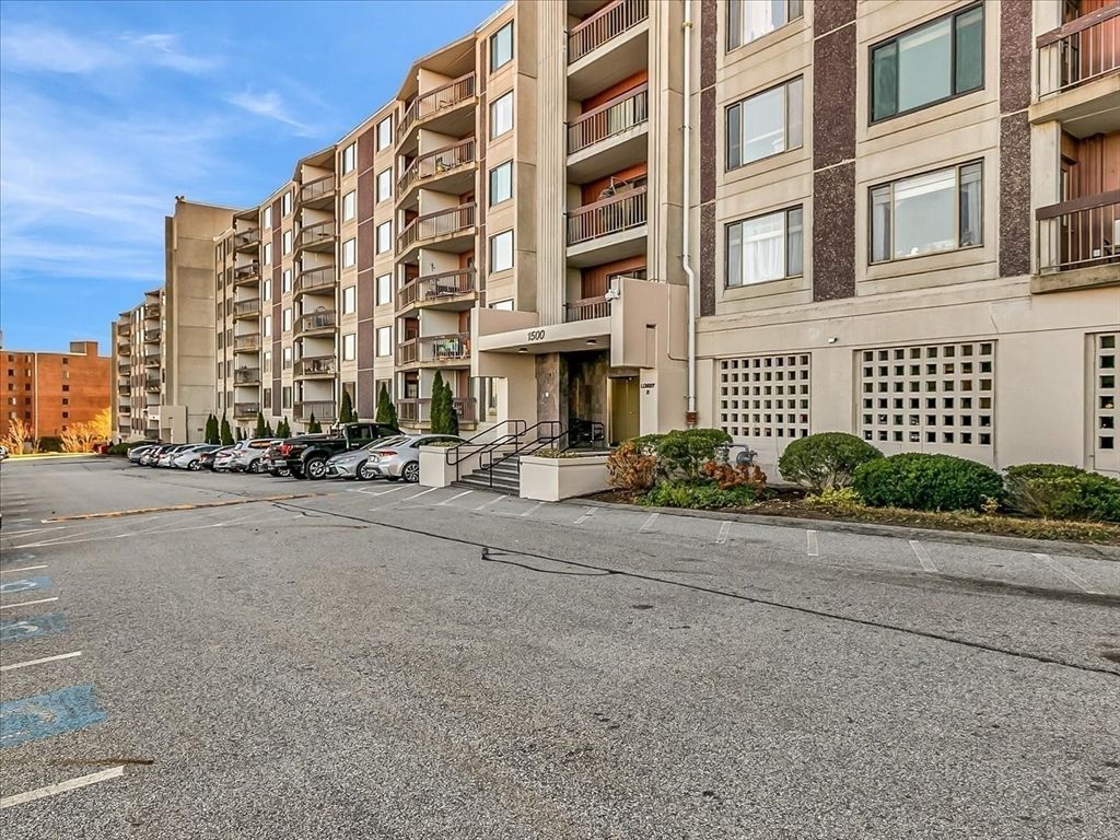 Exterior, Facade, Condo Building