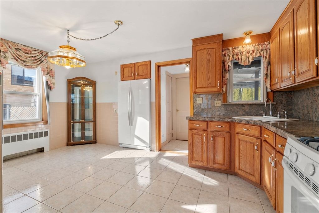 Chandelier, Interior, Kitchen