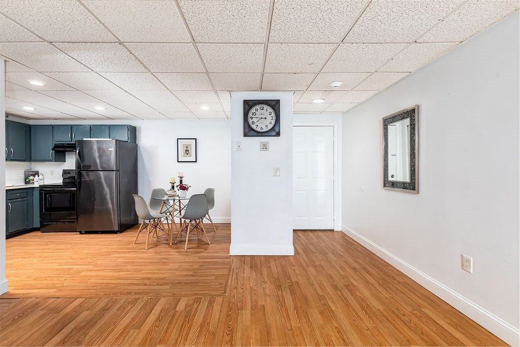Dining room, Interior, Kitchen, Recessed Lighting, Wood Texture Flooring