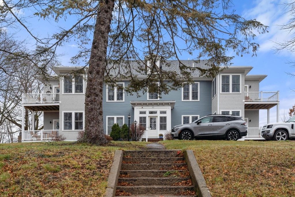 Exterior, Facade, Rowhouse