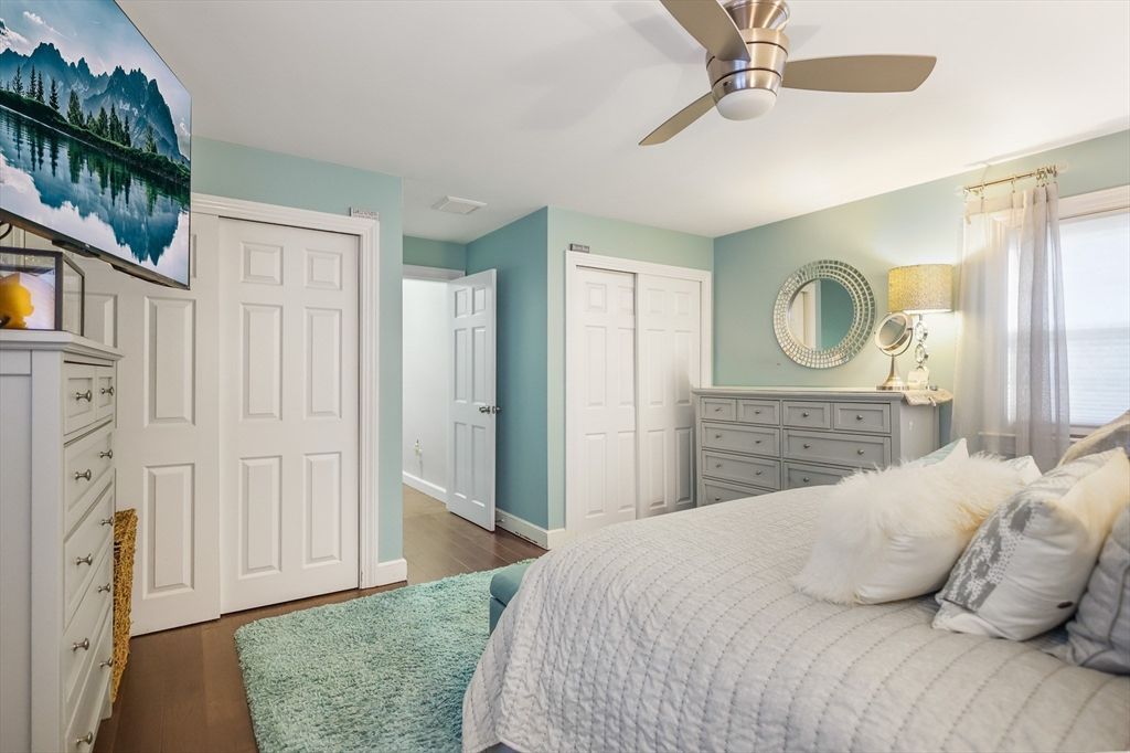 Bedroom, Interior, Water, Wood Texture Flooring