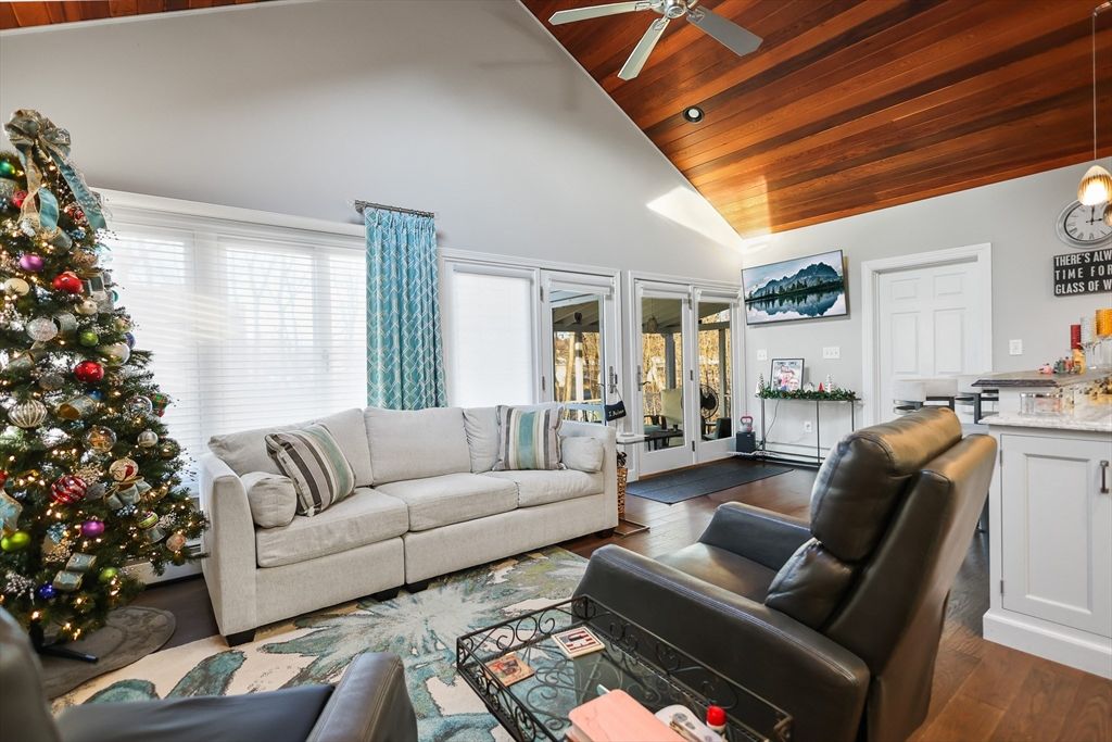 Interior, Living room, Pendant Lights, Recessed Lighting, Wooden Ceilings, Wood Texture Flooring