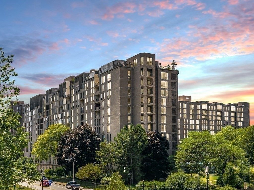 Exterior, Facade, Highrise