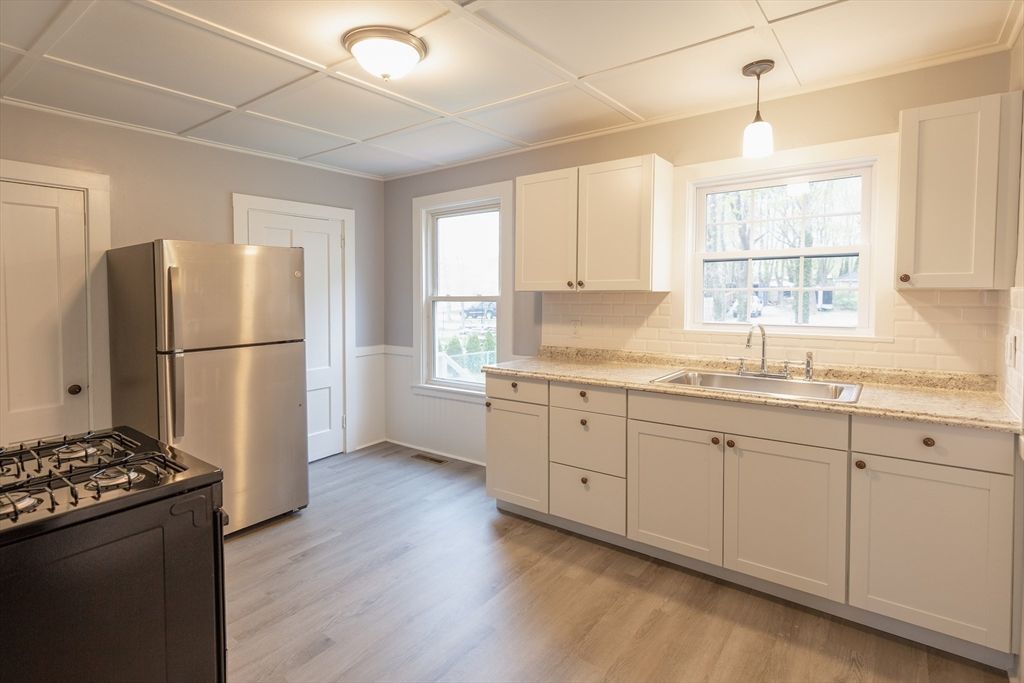 Interior, Kitchen, Pendant Lights, Wood Texture Flooring