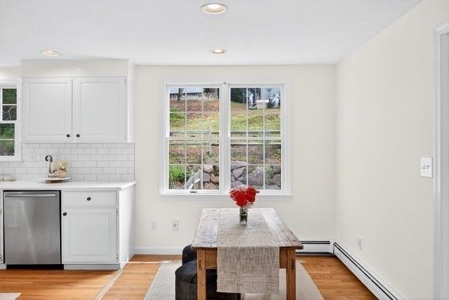Dining room, Interior, Kitchen, Recessed Lighting, Wood Texture Flooring