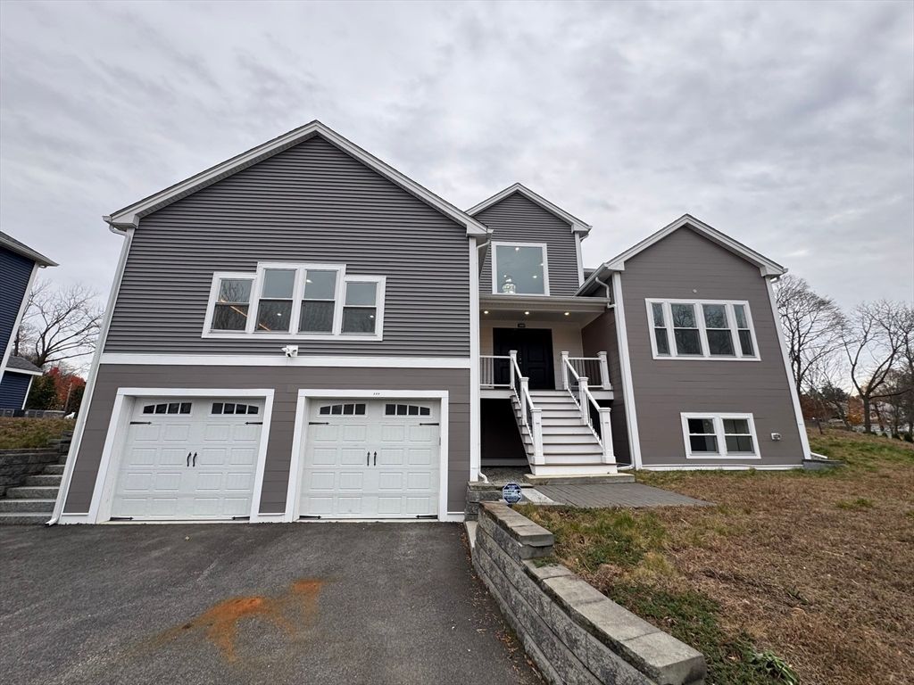 Attached, Exterior, Facade, Rowhouse