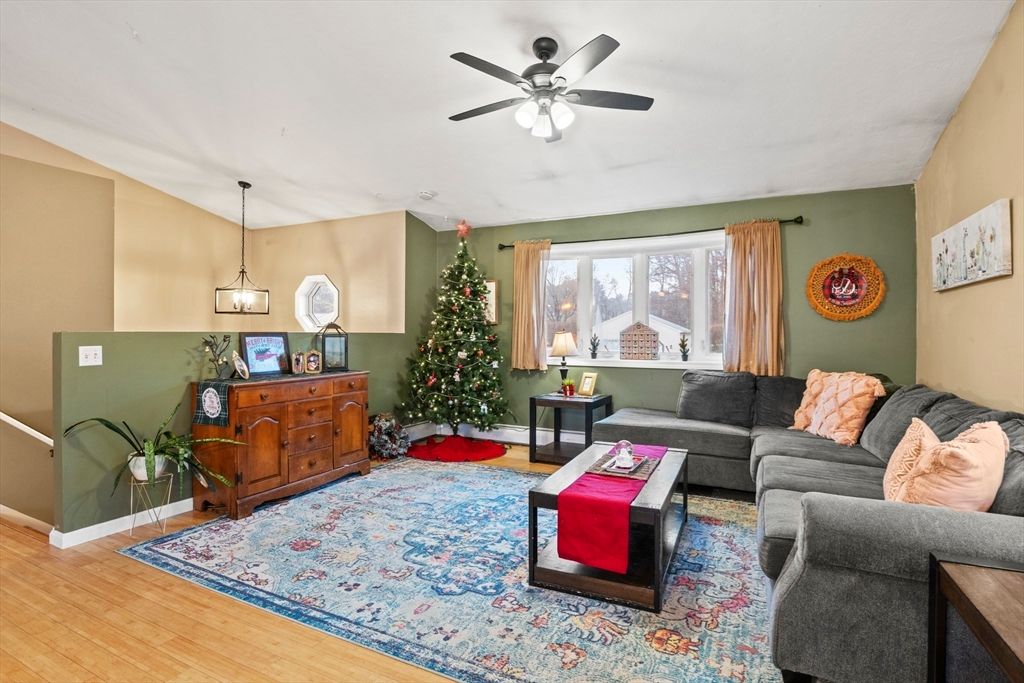 Interior, Living room, Pendant Lights, Wood Texture Flooring