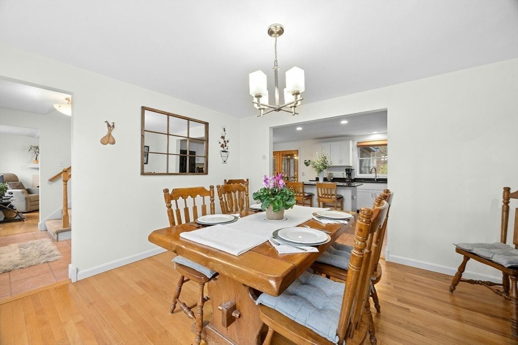 Chandelier, Dining room, Interior, Kitchen, Recessed Lighting, Wood Texture Flooring