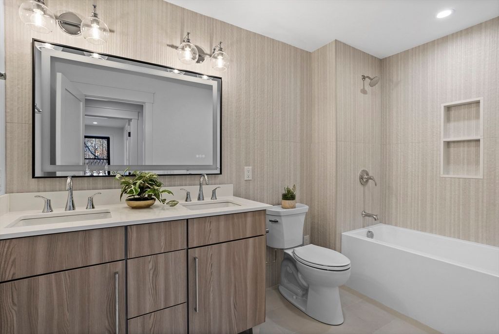 Bathroom, Dual Sink Vanities, Interior, Recessed Lighting