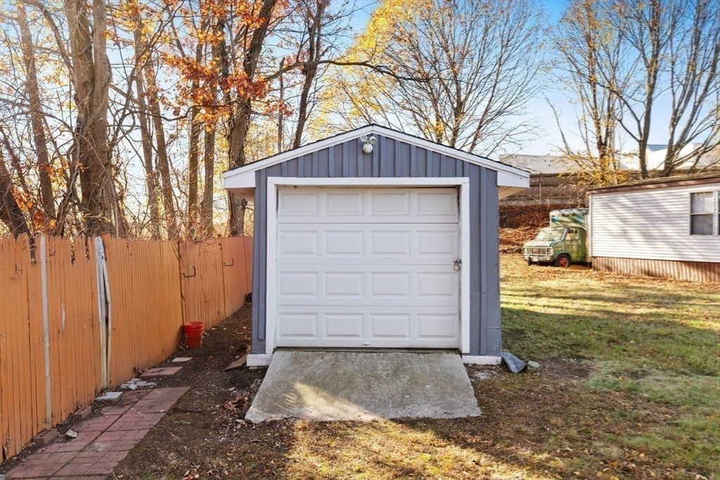 Detached Garage, Exterior
