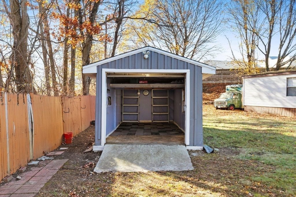 Detached Garage, Exterior