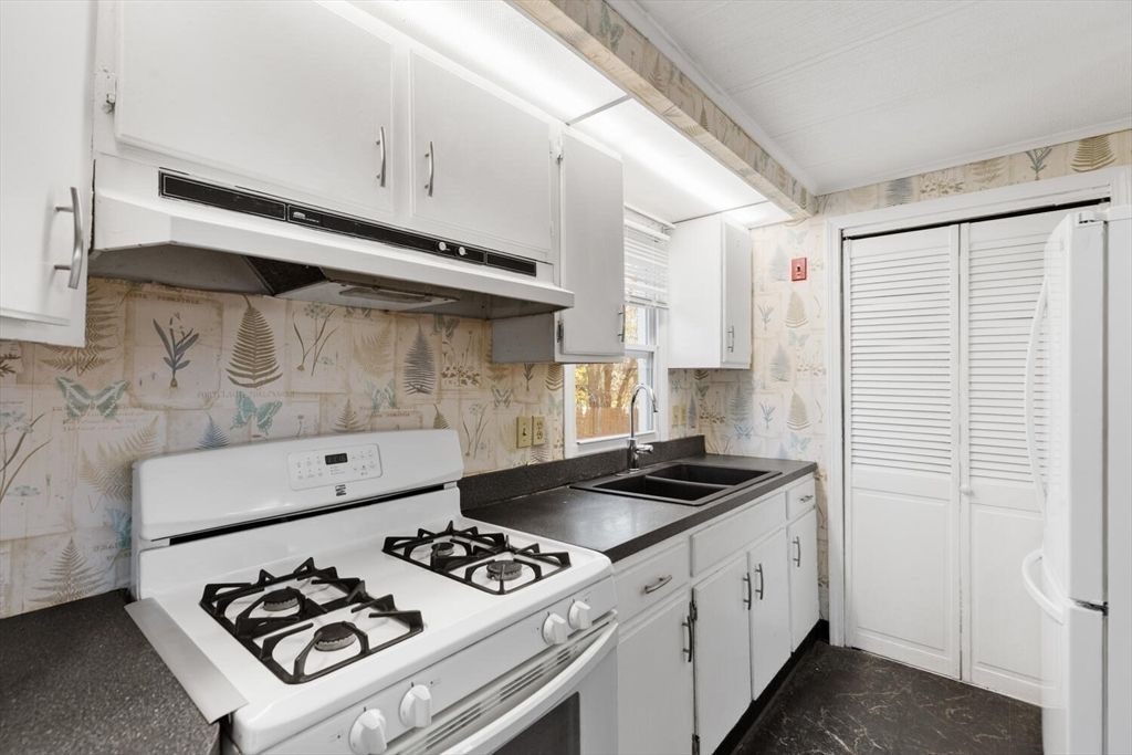 Interior, Kitchen, Marble Walls