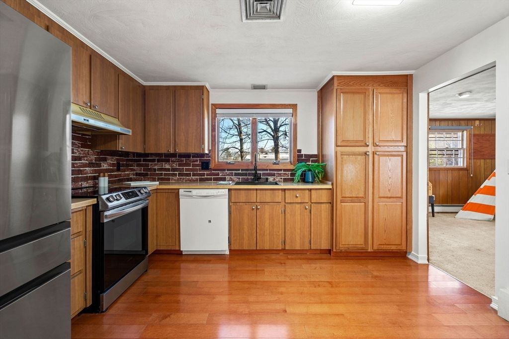 Interior, Kitchen, Stainless Steel Appliances, Wood Texture Flooring
